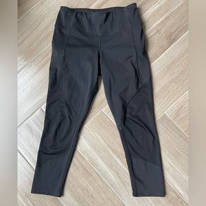 Athleta Black Mesh Contender Capri leggings